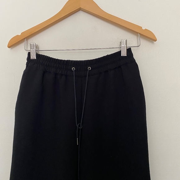 Aritzia Wilfred Black Buffon Crepe Jogger Pant - Picture 3 of 5